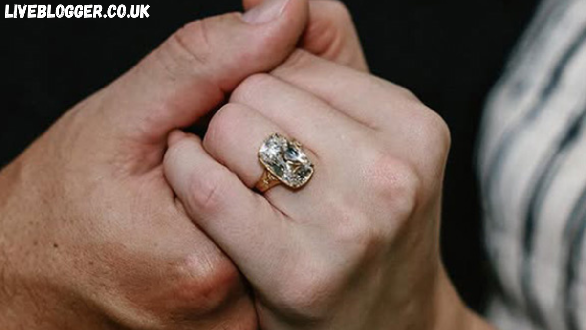 Taylor Swift's Engagement Ring Taylor Swift's Engagement Ring